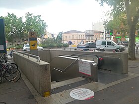 Une bouche d'accès de la station.