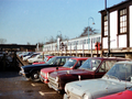 Vecchio edificio della stazione visto dal parcheggio, anni '70