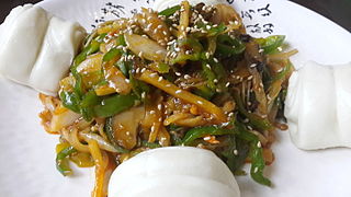 Gochu-japchae (mrico tumis lan daging babi abon)