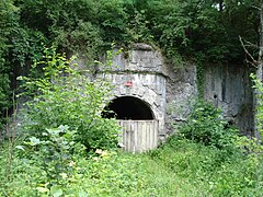 Entrée du fort de Manonviller, ruiné par les tirs d'artillerie lourde.