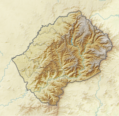 Mapa konturowa Lesotho, u góry po prawej znajduje się czarny trójkącik z opisem „Mont-aux-Sources”