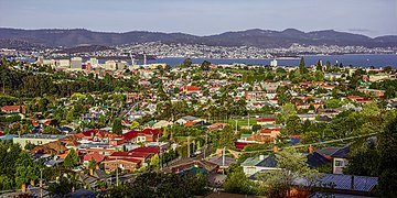 Saroos neue Heimatstadt Hobart vom Mount Wellington aus gesehen