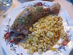 Coq au riesling et spätzle (cuisine alsacienne).