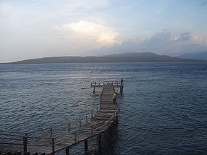 Blick auf Bali über die Bali-Straße von Java aus