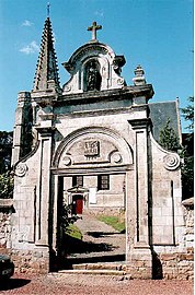 La porte du cimetière.