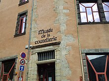 Photographie de la deuxième partie du musée de la coutellerie.