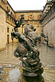 Estatua de Sant Jordi matando ao dragón