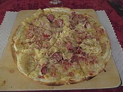 Tarte flambée strasbourgeoise à la choucroute