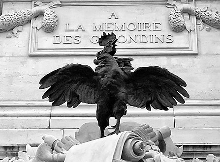 Détail : coq gaulois du monument aux Girondins.