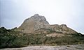 Llugares de memoria y tradiciones vives de los otomí-chichimecas de Tolimán: la Peña de Bernal, guardiana d'un territoriu sagráu