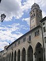 Die Scuola dei Battuti, dahinter der Turm des Domes