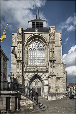 Vooraanzicht van de Sint-Sulpitiuskerk