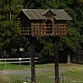 Taubenhaus auf zwei Pfählen im ehemaligen Rittergut Kürbitz im Vogtland