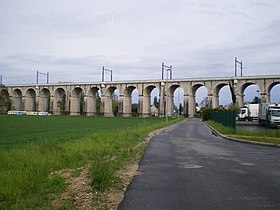 Le viaduc à Veneux-les-Sablons.