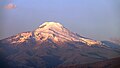 Cayambe-tulivuoren huippu (4 690 m).