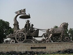 Kereta perunggu dengan Krishna dan Arjuna di Kurukshetra (Haryana)