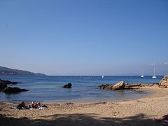 Plage du Village Naturiste d'Héliopolis à l'île du Levant.