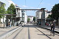 La station Bretagne, située rue du Pont-Sauvetout, possède des abris spécifiques avec un toit qui passe au-dessus des voies.