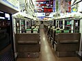 7700番台30N車の車内。窓や天井の構造を除いて40N車と同じ意匠となっている。