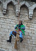 Brannmann i Gubbio utkledt som La Befana. Foto: 2011