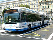 An Articulated (L) Irisbus Agora en Niza en julio de 2007