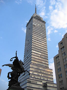 De Torre Latinoamericana, gezien vanaf het Paleis voor Schone Kunsten