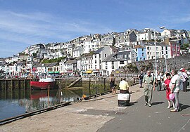 Brixham vom Hafen aus gesehen