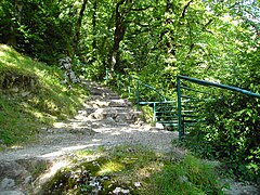 La montée vers les cuves de Sassenage.