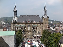 Stadhuis van Aken met rechts de Granusturm