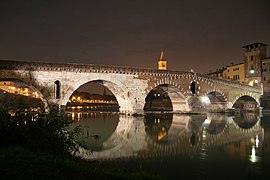 Le pont de pierre.