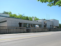 Museorakennus edestä kuvattuna