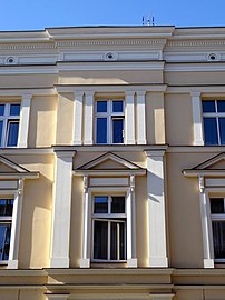 Detail of the avant-corps