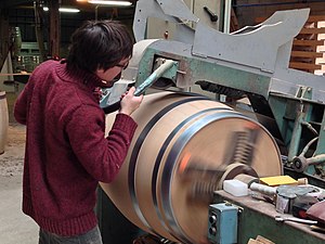 Bandschleifmaschine für runde Werkstücke