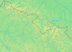 Mapa konturowa Sudetów, blisko centrum u góry znajduje się punkt z opisem „Plebania w Martínkovicach”