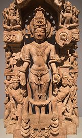 Estela de Vishnu con avatares y deidades acompañantes, CE de 1100, desde el centro de la India