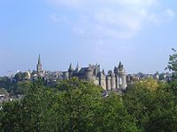 Centre historique de Vitré, avec vue sur le château