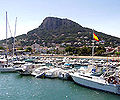 Le port L'Estartit et le massif Roca Maura (226 m).