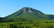 知床峠から望む山頂