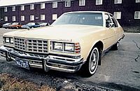 1977 Pontiac Bonneville 4-Door Sedan