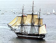 Die USS Constitution seil in Massachusetts-baai op 21 Julie 1997.