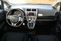 Toyota Verso-S інтер‘єр