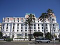 L'hotel vist des de la Promenade des Anglais