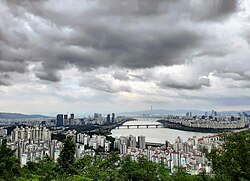 從鷹峰山八角亭鳥瞰城東區全景