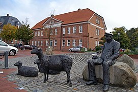 Skulptur „Treiber mit Schafen“ in Wittmund