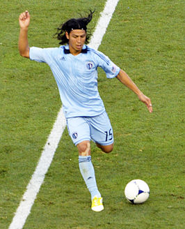 Roger Espinoza in actie bij Sporting Kansas in 2012