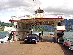 Bac Tellsprung 2 entre Gersau et Beckenried sur le lac des Quatre Cantons (Suisse).