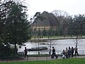 Buddhalainen temppeli Pagode de Vincennes lac Daumesnilin rannalla on alkujaan yksi vuoden 1931 kansainvälisen siirtomaanäyttelyn paviljongeista