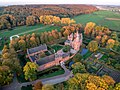 Het Kasteel vanuit de lucht bij zonsondergang.