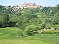 Lari visto dalla valle dello Zannone, in Pisinacchio