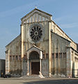 Esempio di Romanico, facciata con arcate cieche, lesene, protiro, leoni stilofori, rosone (Basilica di San Zeno, Verona). IV secolo - 1389